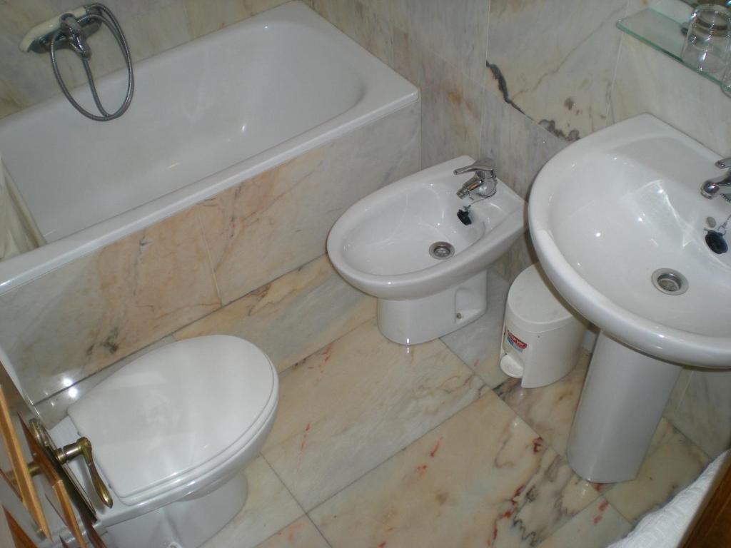 Hotel Puerta Romeros Burgo Esterno foto