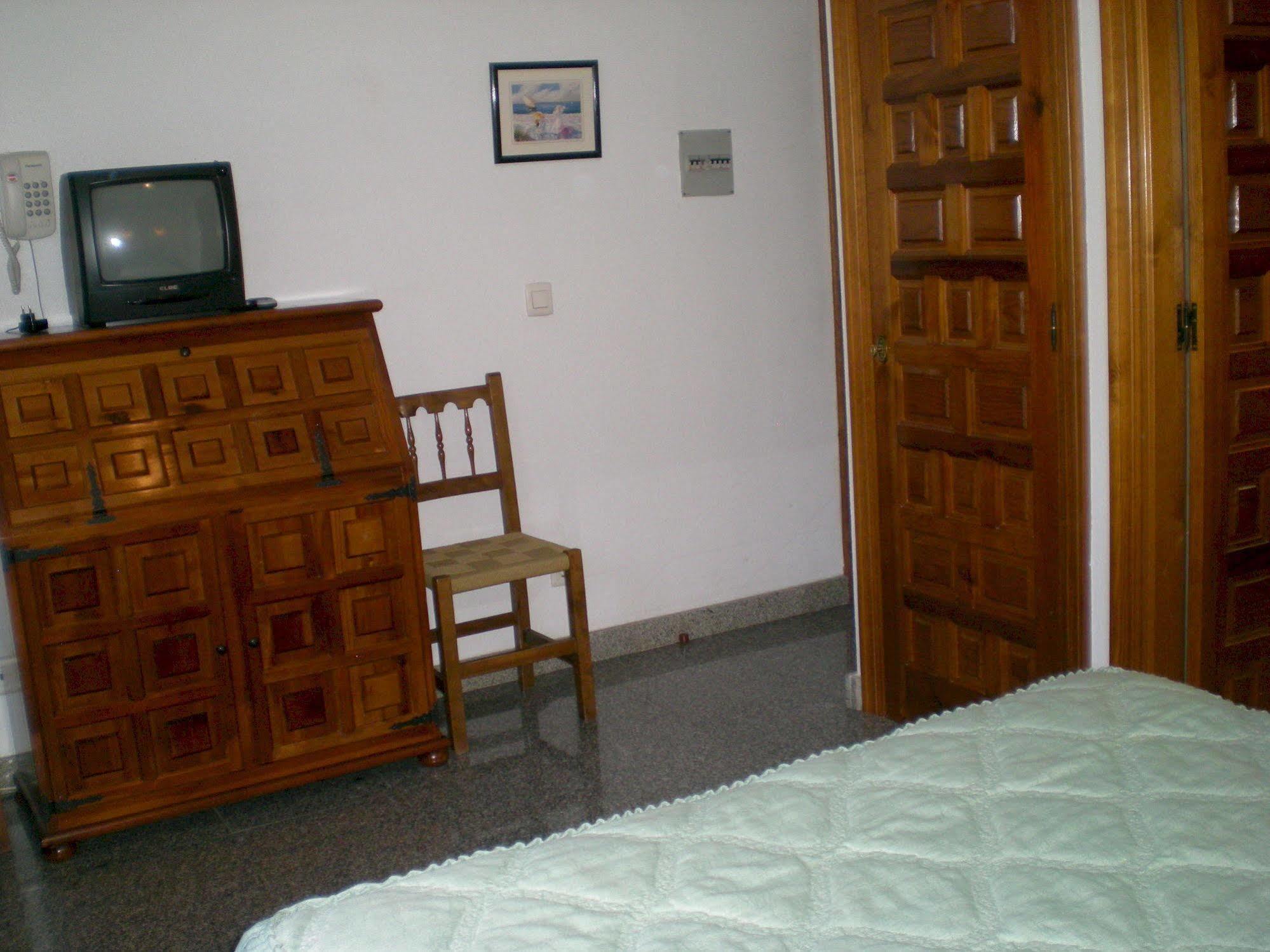 Hotel Puerta Romeros Burgo Esterno foto
