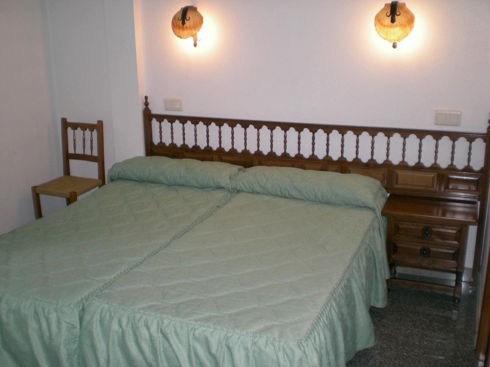 Hotel Puerta Romeros Burgo Esterno foto