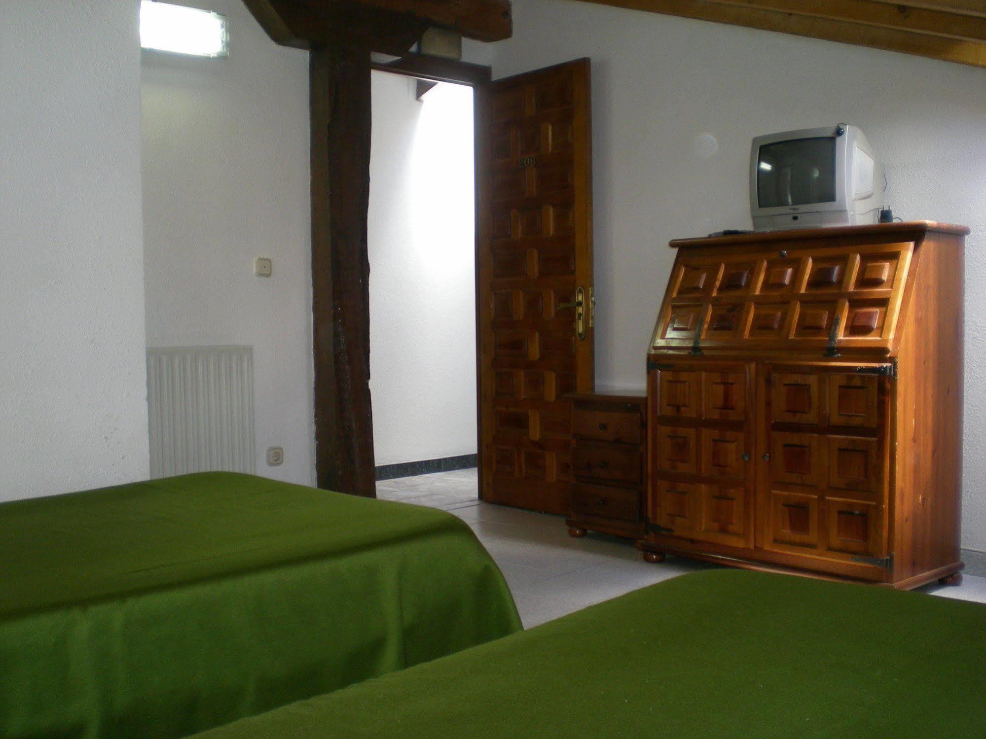 Hotel Puerta Romeros Burgo Esterno foto